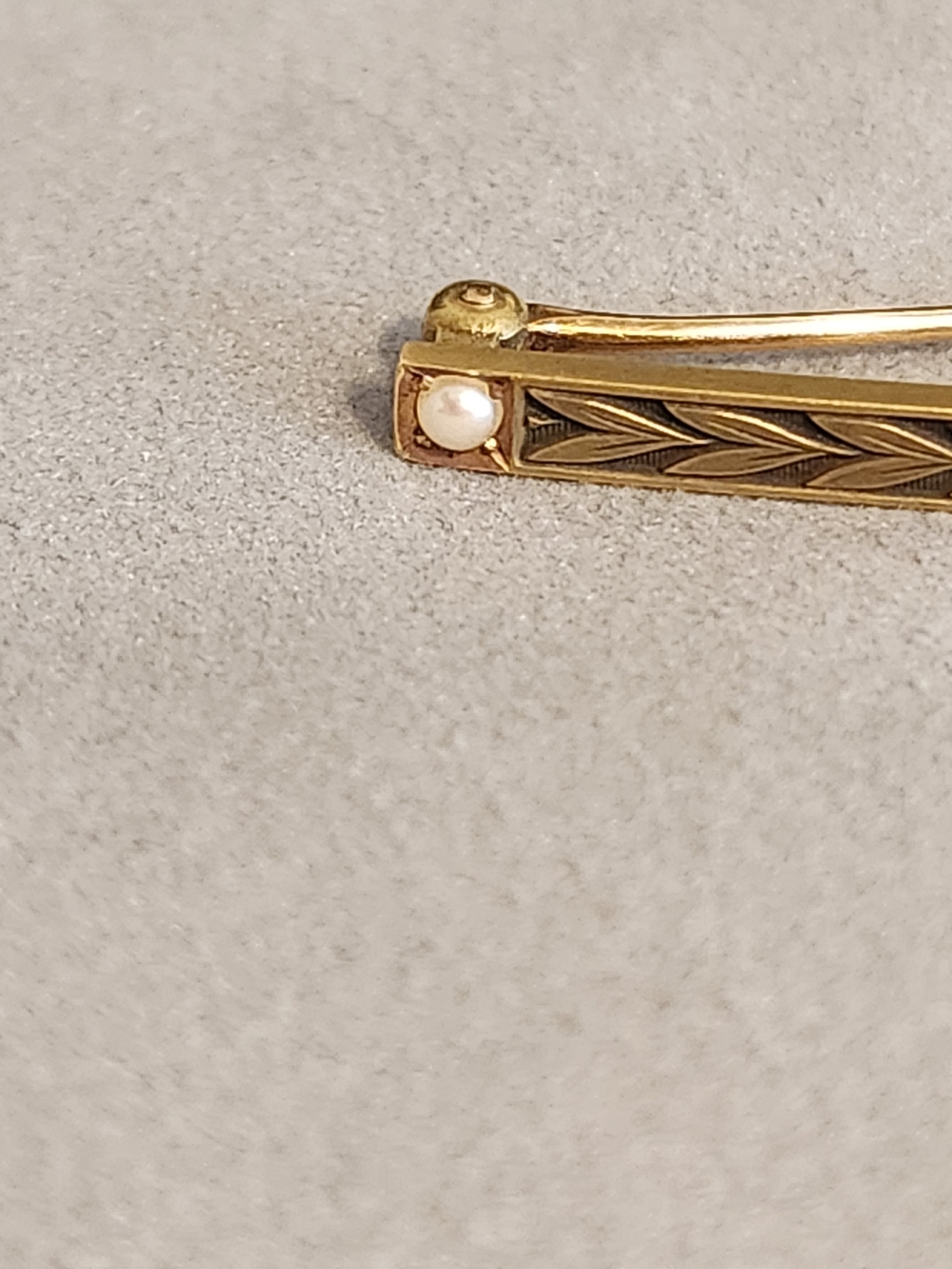 Krementz & Co. 14k Art Deco Antique Bar Brooch Set With Seed Pearls - Picture 7 of 16